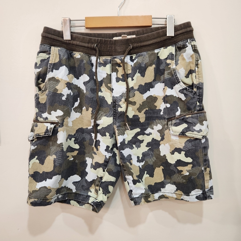 VTG Triple Five Soul Camo Cargo Shorts Mens Size 32 Brown Camo Streetwear Y2K